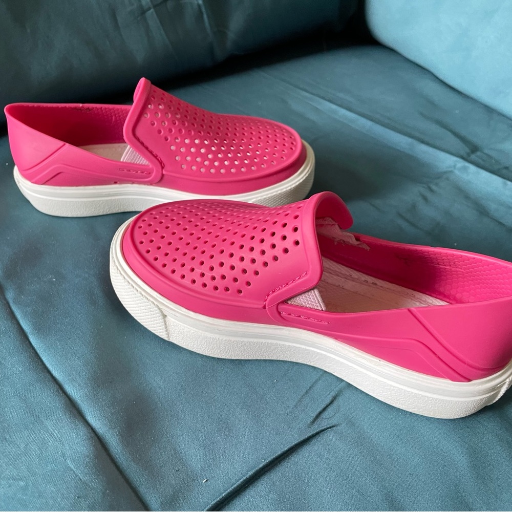 CROCS Hot Pink Toddler size 9c